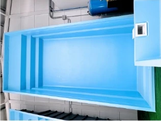 Piscina de poliéster modelo Islantilla, fotografía del catálogo de El Poliestero