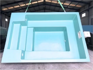 Piscina de poliéster modelo Murcia, fotografía del catálogo de El Poliestero